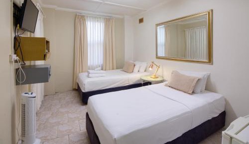 Budget Twin Room with Shared Bathroom