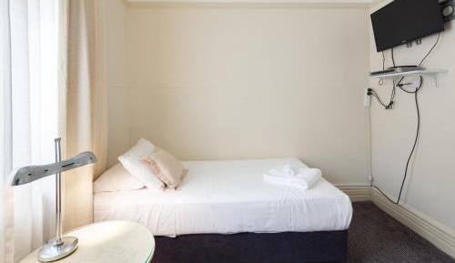 Basic Single Room with Shared Bathroom