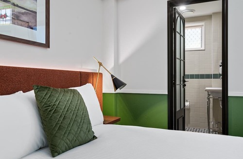 Chatswood Hotel | Silkari The Charrington At Chatswood