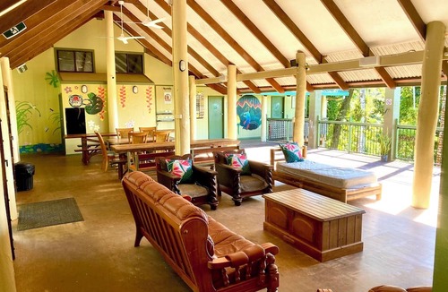 Bingil Bay Hostel | Jackaroo Treehouse Mission Beach - Hostel
