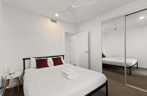 South Brisbane Apartment | South Brisbane 2 Bedrooms Apartment with Free Parking by KozyGuru