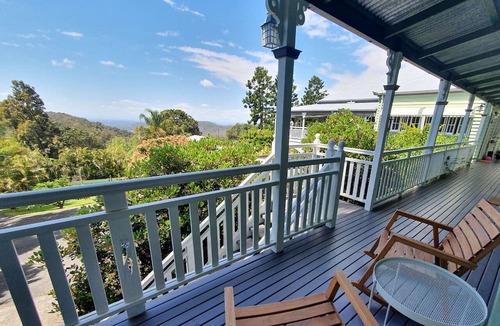 Mount Glorious Cabin | Maiala Park Lodge