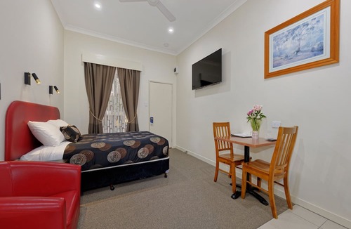 Bundaberg West Hotel | Econo Lodge Park Lane