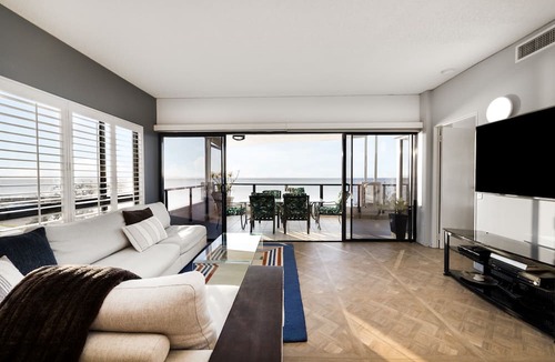 Redcliffe Apartment | "Pandanas Apartment" - Scarborough Q 4020