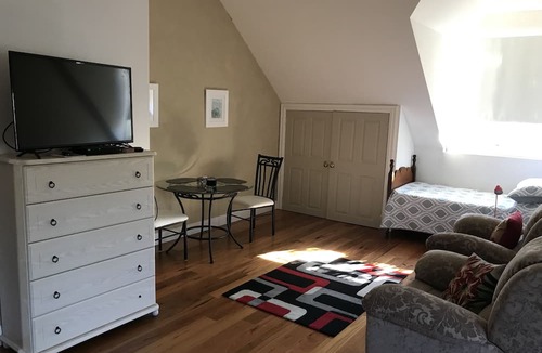 Kurrajong House | Sunsetcottages