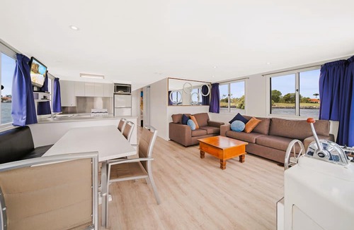Coomera Boat Rental | Coomera Houseboat Holidays