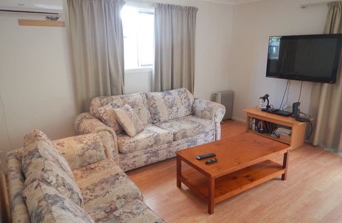 Wynnum House | Charming, Private 3-Bedroom Cottage By The Bay