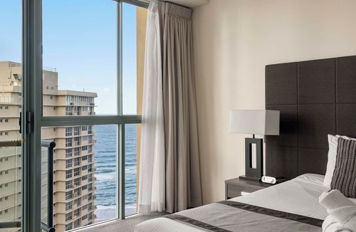 Surfers Paradise Apartment | 1BR Ocean View Apartment - Sun City 2303