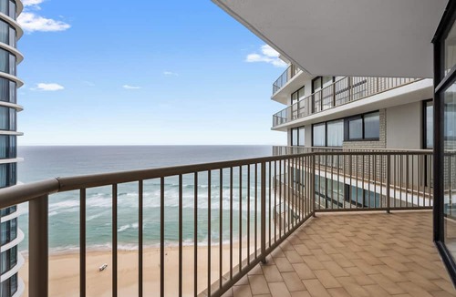 Surfers Paradise Apartment | Lvl 30 - 2BRM Ocean Outlook Retreat
