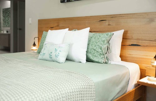 Caravonica House | Barron Heights in Caravonica