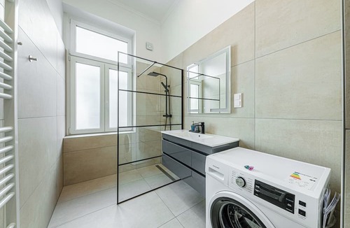 Nepszinhaz negyed Apartment | The Other Side - Spacious 3BR with Jacuzzi and Private Sauna