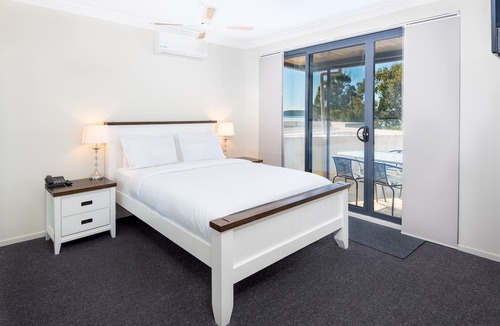 Toronto Hotel | The Brighton Apartments