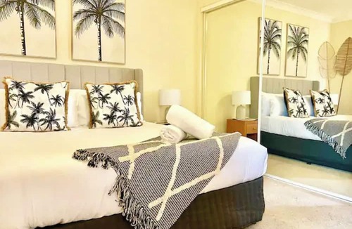 Ettalong Beach Villa | FantaSea In Ettalong Beach - 700m to Beach 3 bedrooms 7 Guests 4 Beds 2 Baths