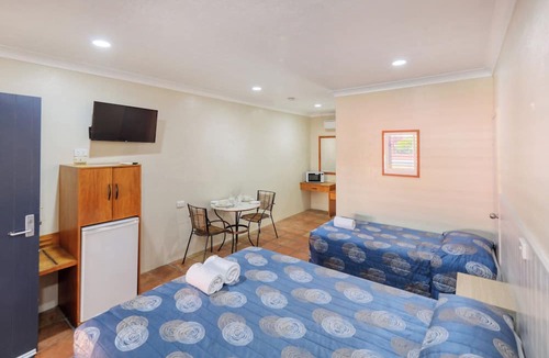 West Mackay Hotel | Mackay Rose Motel