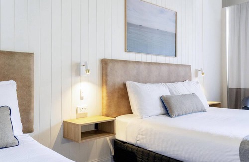 Adamstown Heights Hotel | Mercure Charlestown