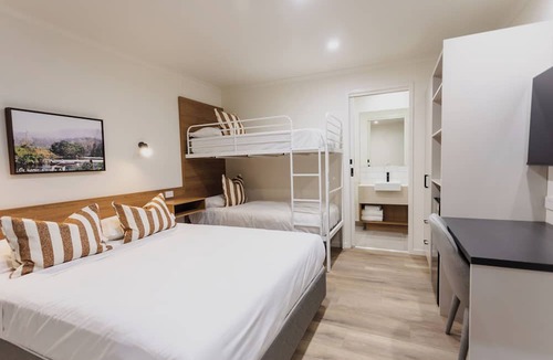 Battery Hill Hotel | Currimundi Hotel Motel
