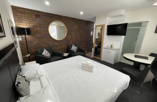 Belmont South Hotel | Lakeview Motor Inn