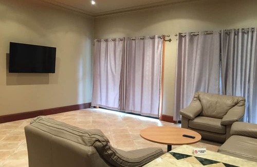 Middle Dural House | Relaxin