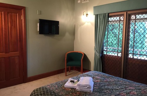 Middle Dural House | Relaxin