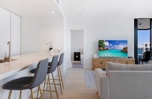 Broadbeach Apartment | Signature Broadbeach Ocean Views Apartment - CoastHM