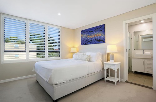 Waverton Apartment | Spacious 2BR luxe Waverton Village apartment w/harbour glimpses