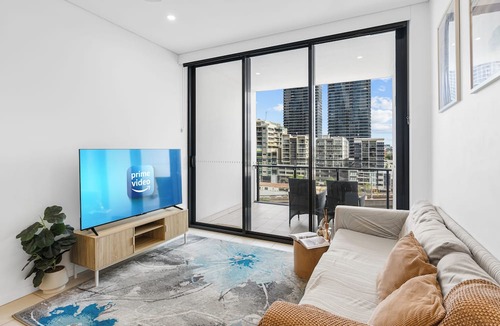 South Brisbane Apartment | City Escape House at Cultural Centre Precinct