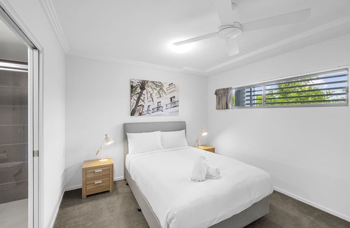 Birtinya Apartment | Broadwater and Saltwater on the Peninsula.