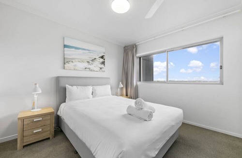 Birtinya Apartment | Broadwater and Saltwater on the Peninsula.