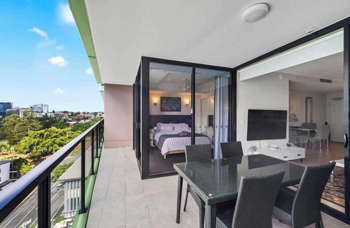South Brisbane Apartment | South Bank Living! ~ 1Bed, 1Bath, 1Car, Balcony