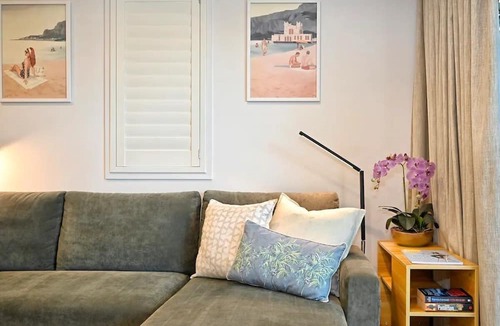 Alexandra Headland Apartment | Stylish 2 b/r, 2 Bath Apartment - 4 Guests ZC5