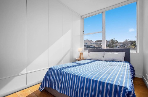 Bondi Apartment | Superb sun-filled 2BR apartment, family friendly, WiFi, stunning views, walk to beach