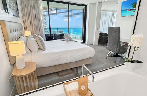Broadbeach Apartment | Luxury Oracle Stay Ocean Views 2BR Level 11