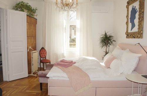 Matyasfoeld Apartment | Villa Garden - Charming 2-bedroom - with WiFi and AC in Budapest +free parking