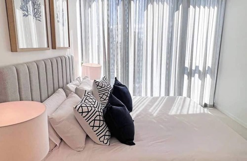 Broadbeach Apartment | Luxury Signature Stay Ocean Views 2BR Lvl14