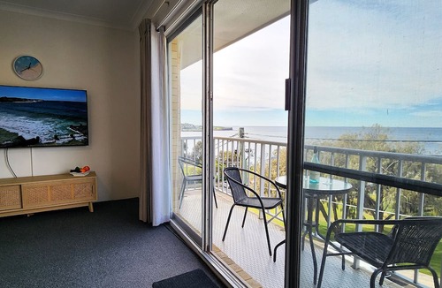 Coogee Apartment | Penthouse Apartment With Ocean Views - 1 Bed, 1 Bath, Parking. Coogee Beach