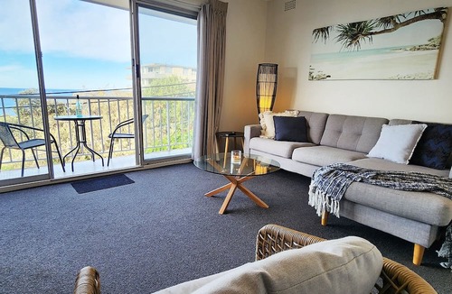 Coogee Apartment | Penthouse Apartment With Ocean Views - 1 Bed, 1 Bath, Parking. Coogee Beach