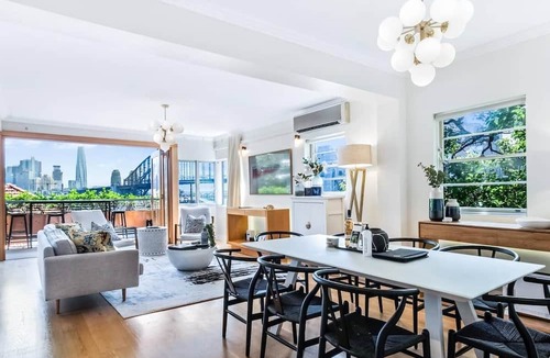 Kirribilli Apartment | Getawayz NSW - Heatherbrae I - Luxurious 3 Bed Apartment, World Class Harbour Bridge Views.