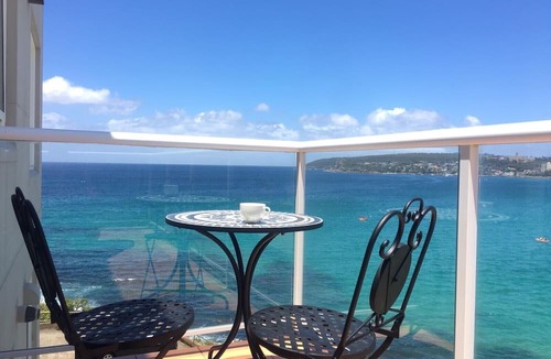 Queenscliff Apartment | Waterfront apartment with stunning views over Manly beach