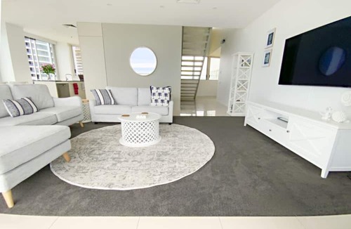 Broadbeach Apartment | 2 Level 3 bedroom luxury apartment with 180 degree views
