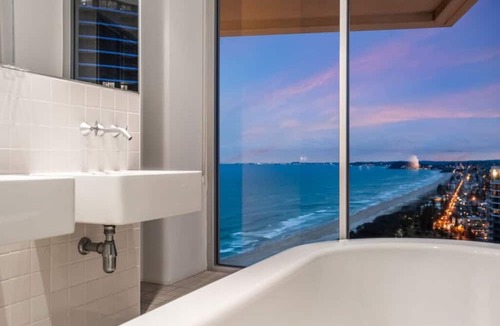 Broadbeach Apartment | 2 Level 3 bedroom luxury apartment with 180 degree views