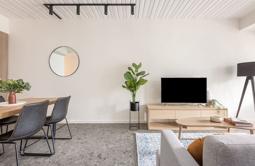 Cremorne Apartment | Cinema Suites Apartments by Urban Rest