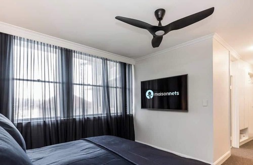 Bondi Beach Apartment | Bondi Beachside Apartment: 3 Bedrooms & Parking