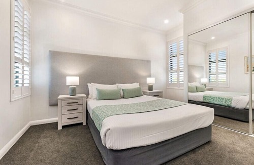 Marcoola Apartment | 4 Bedroom Luxury Beach House - with Private Pool Rooftop Spa