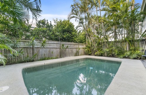 Sunrise Beach Apartment | Sundowner@Sunrise - Walk to Beach