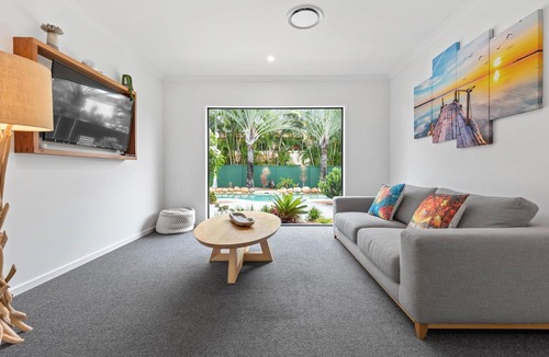 Margate Apartment | "Alma House" - Margate Q 4020