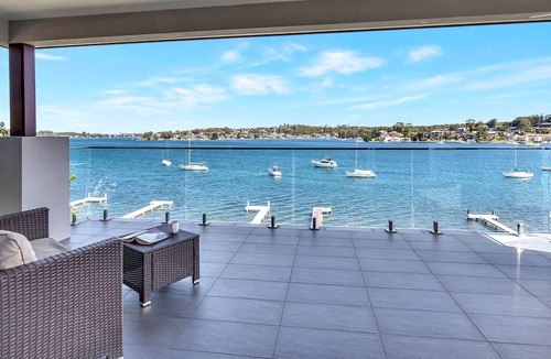 Fishing Point House | Absolute Waterfront : Lakehouse Fishing Point - Waterfront, Pool, Jetty