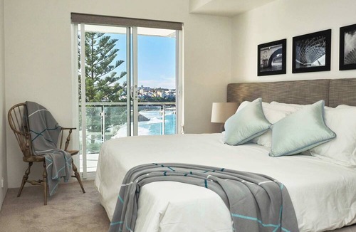 Bronte Apartment | Ocean View Apartment with a Stroll to Bronte Beach