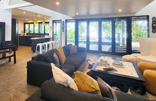 Newell House | The Edge 13 Marine Parade, Newell Beach QLD 4873