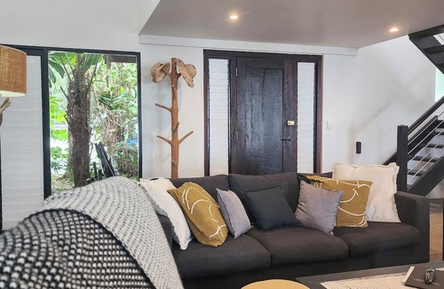 Newell House | The Edge 13 Marine Parade, Newell Beach QLD 4873