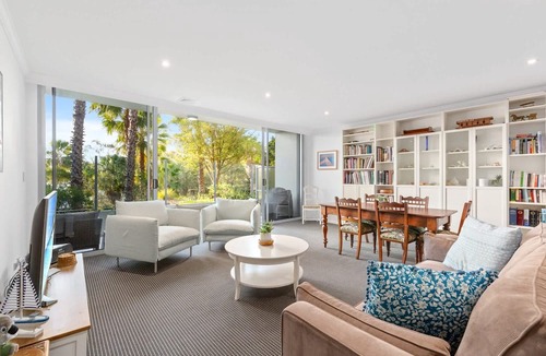 Chiswick Apartment | Gorgeous 2-Bed Unit near Riverside Parks